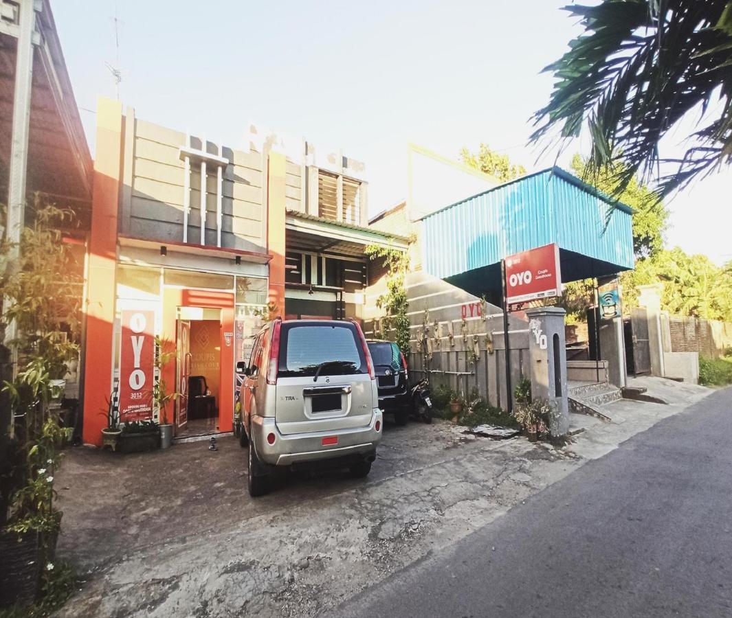 Oyo 3012 Coupis Guesthouse Syariah Pare Экстерьер фото