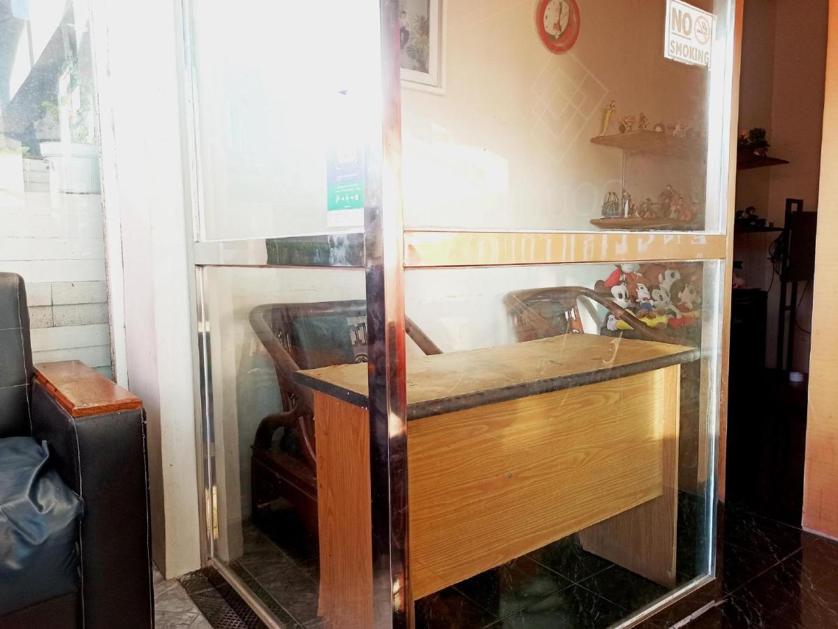 Oyo 3012 Coupis Guesthouse Syariah Pare Экстерьер фото